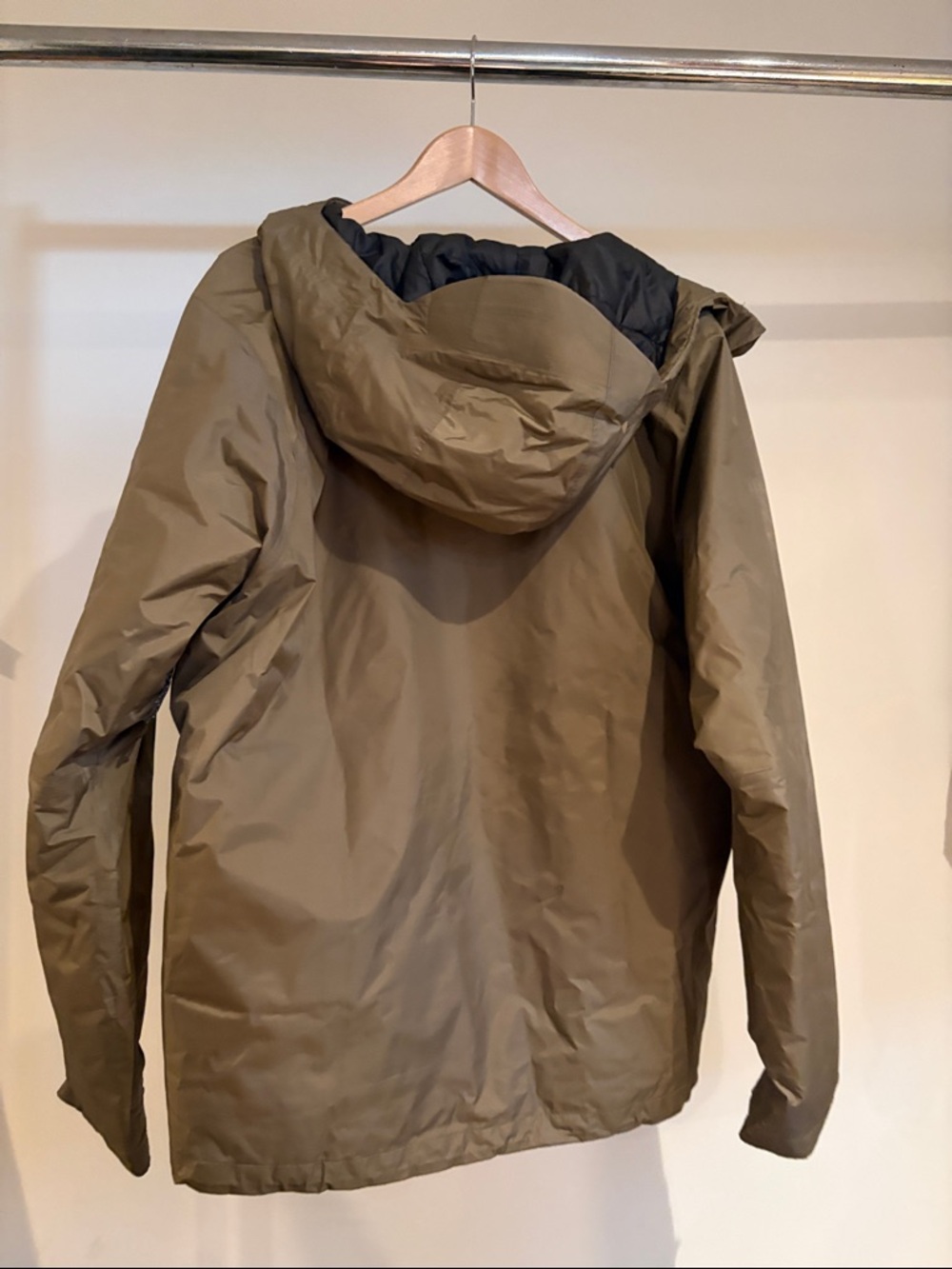 Patagonia men's Insulated Torrentshell Jacket #83716 - Picture 7 of 9